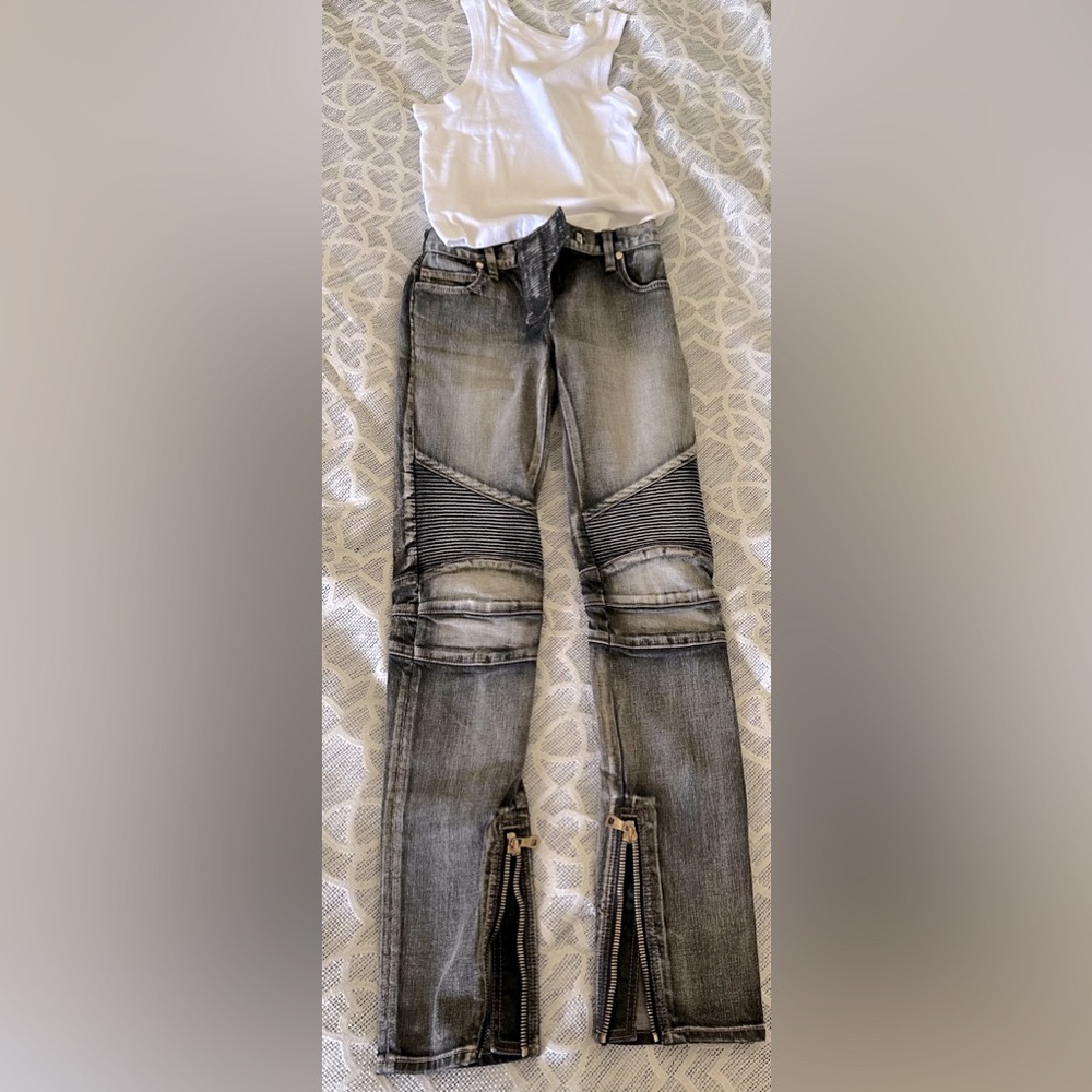 Women’s Balmain jeans . Size 23.